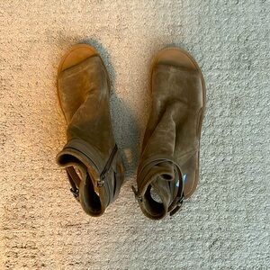 Vince Sandals
Excellent Condition